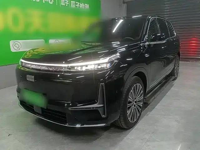 Galaxy M9 2025 210km/h AWD Navigator Edition