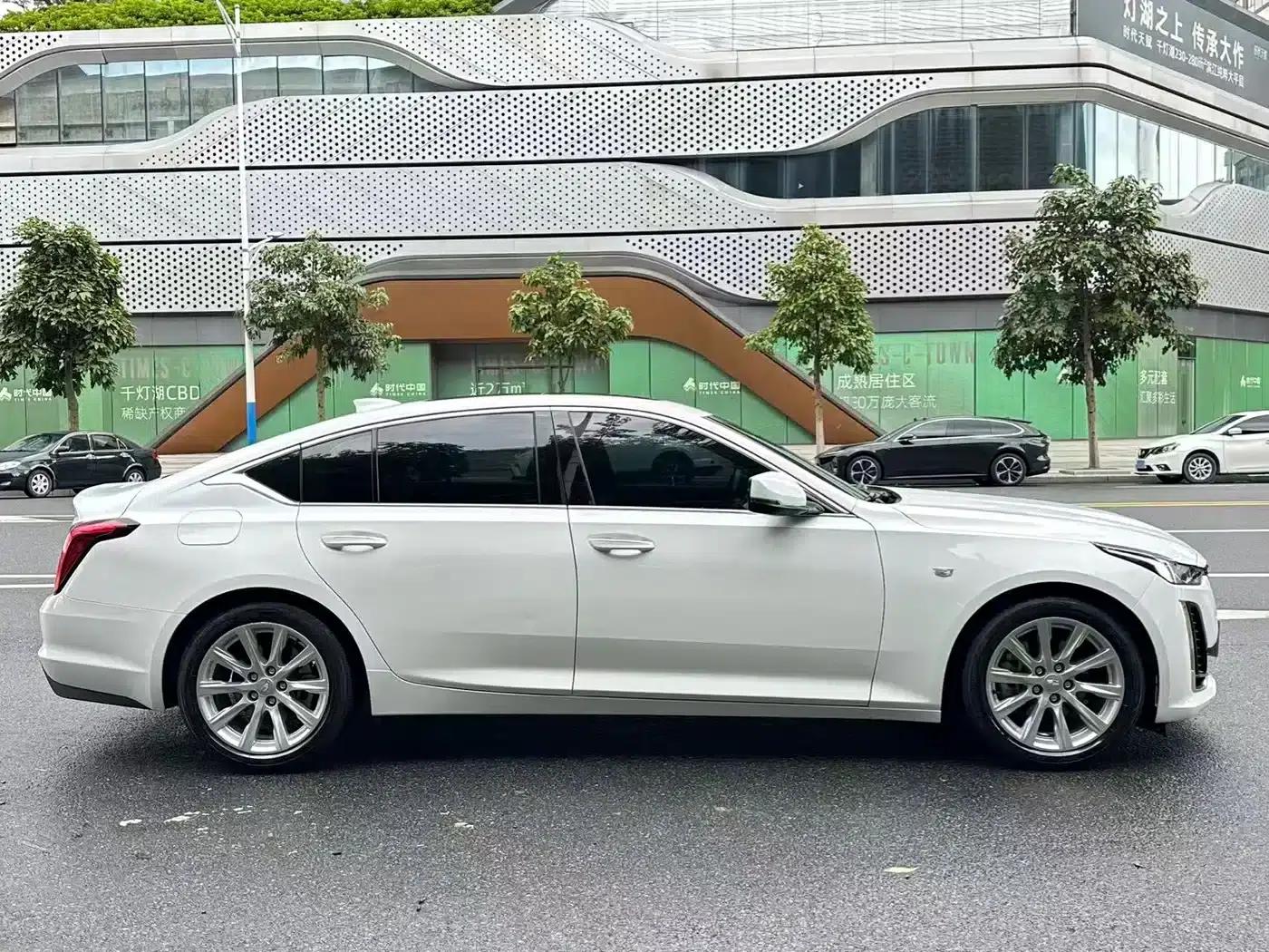 2021 Cadillac CT5 28T Luxury — миниатюра 3