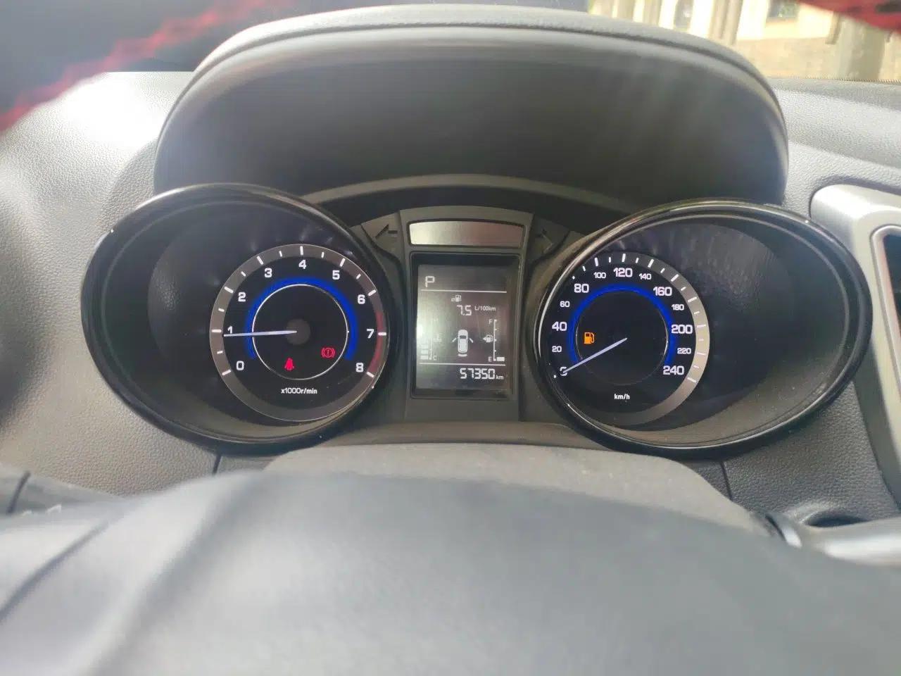 CHANGAN CS15 2016 1.5L Automatic Fashion Edition — миниатюра 11