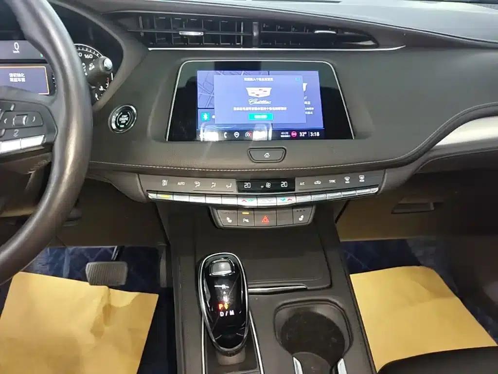 Cadillac XT4 2021 28T Two-Wheel Drive Premium Edition — миниатюра 13