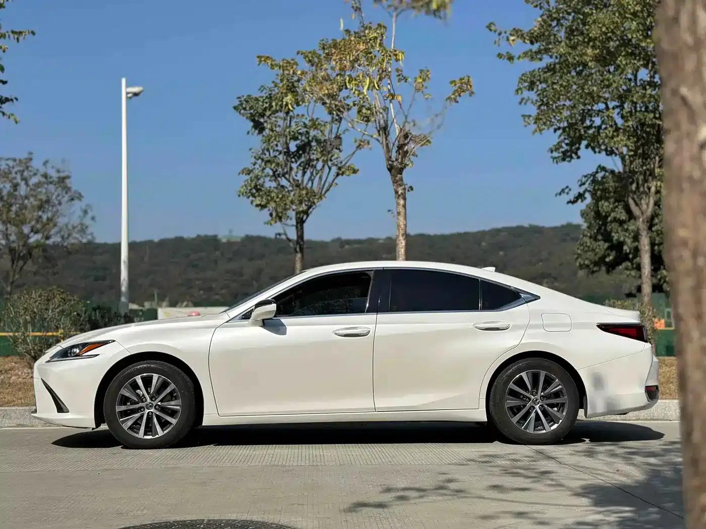 Lexus ES 2020 200 Excellence Edition — миниатюра 3