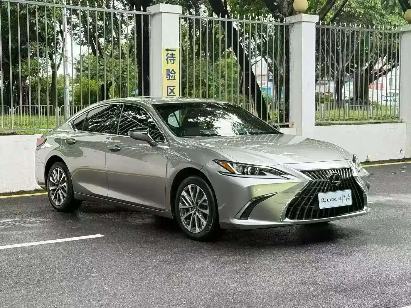 Lexus ES 2022 300h Premium Edition — миниатюра 3