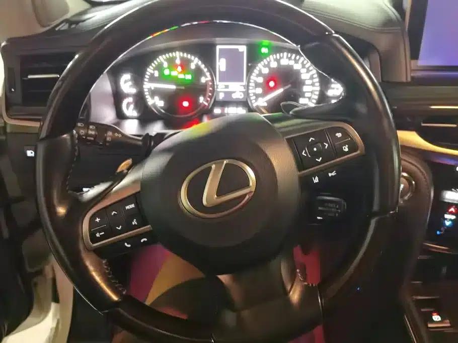 2016 Lexus LX 570 Premium Luxury Edition — миниатюра 15
