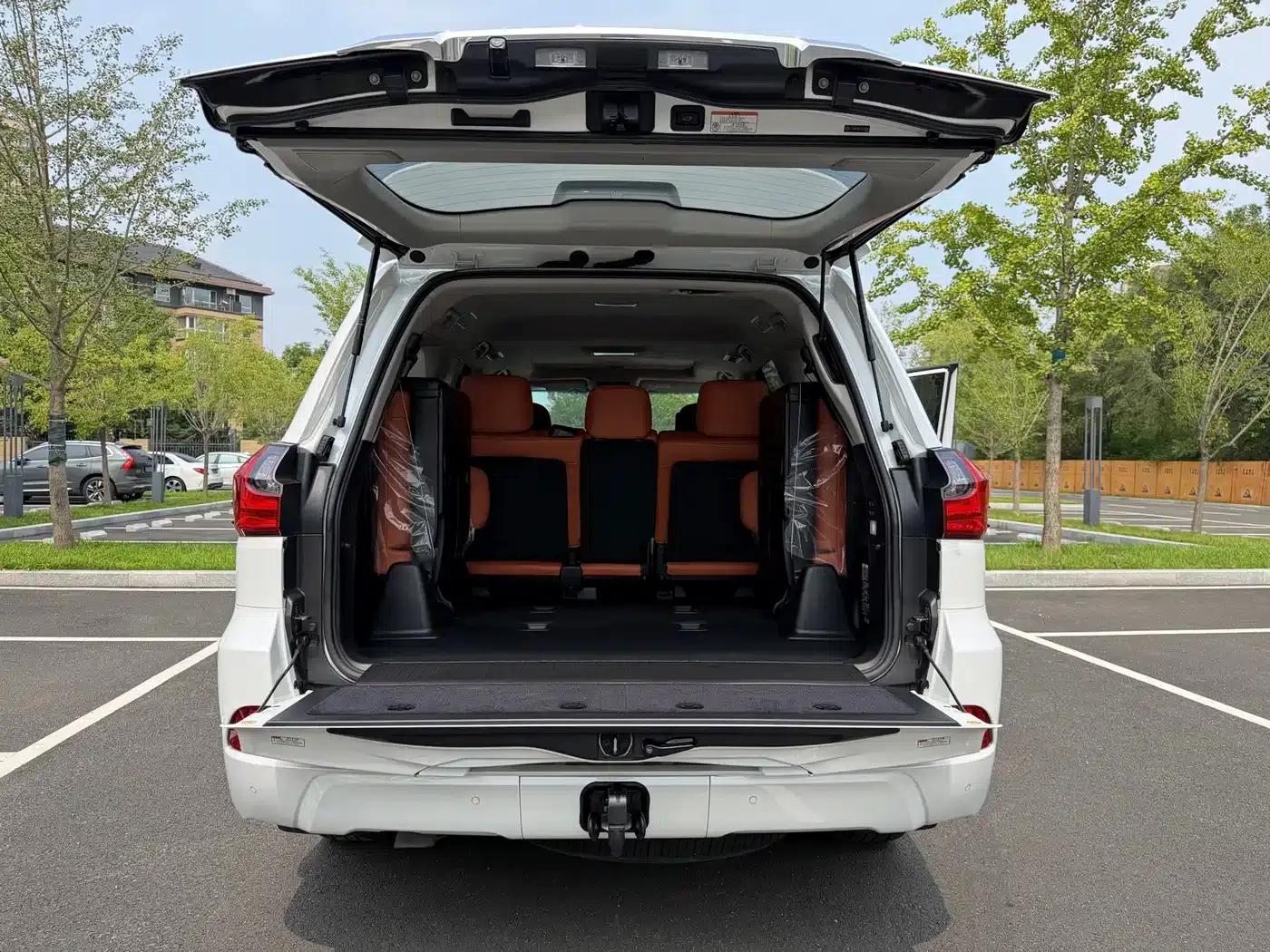 2017 Lexus LX 570 Premium Luxury Edition — миниатюра 14