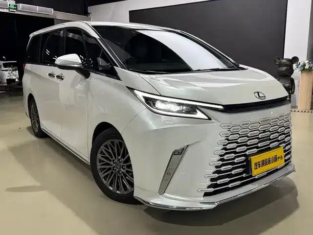 Lexus LM 2025 500h Six-Seat Premium Edition