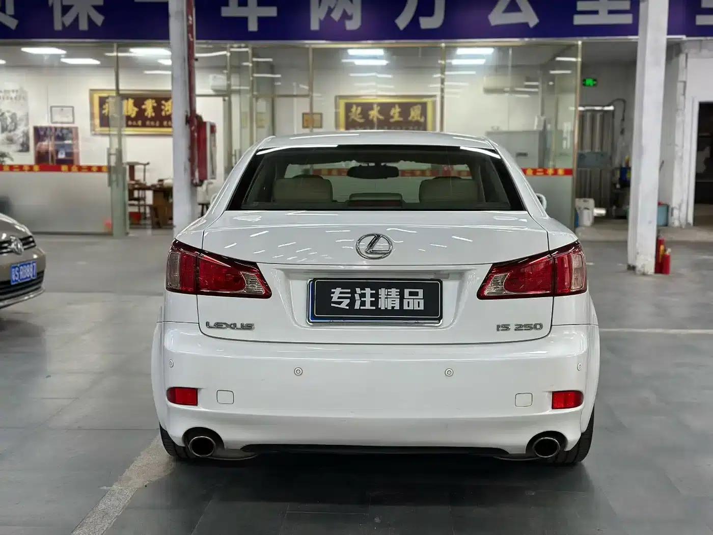 Lexus IS 2011 250 Sport Edition — миниатюра 8