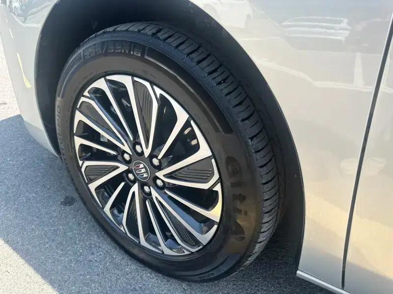 Buick GL8 PHEV 2025 Land Cruiser 1.5T Premium Edition — миниатюра 10