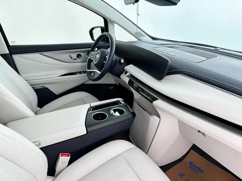 Buick GL8 PHEV 2026 Luxury Edition 1.5T — миниатюра 8