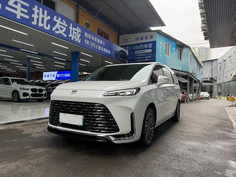 Buick GL8 PHEV 2025 Land Cruiser 1.5T Premium Edition — миниатюра 1