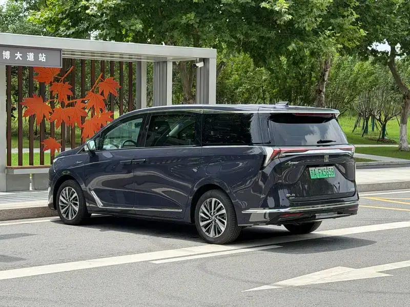 Buick GL8 PHEV 2026 Luxury Edition 1.5T — миниатюра 4