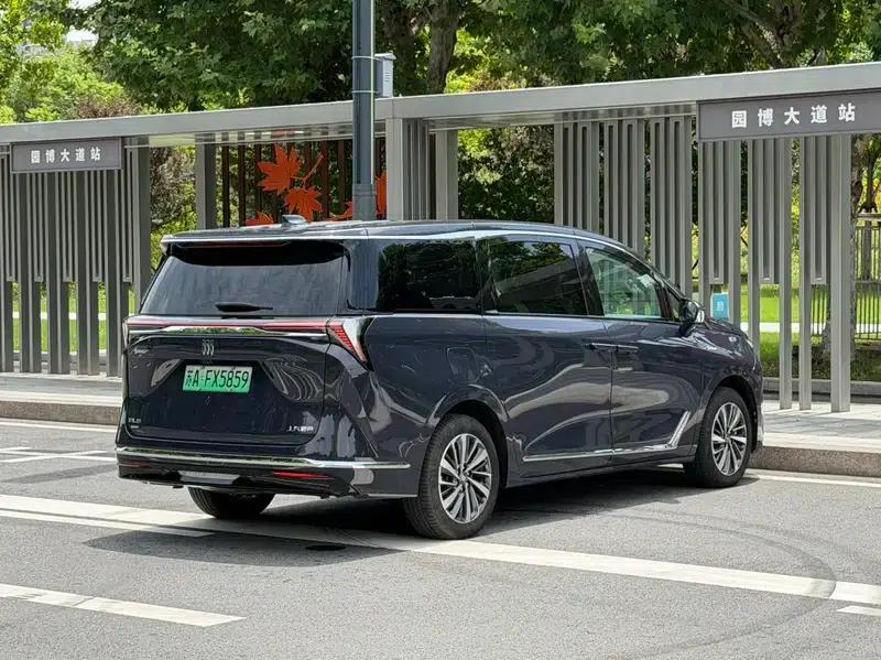 Buick GL8 PHEV 2026 Luxury Edition 1.5T — миниатюра 6