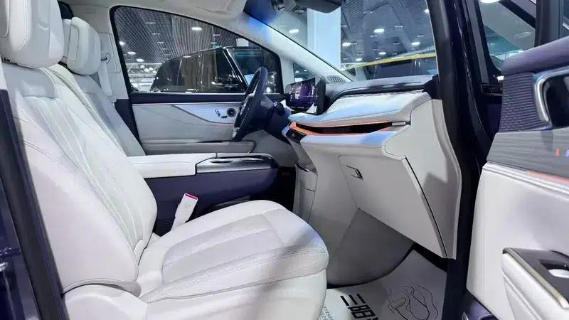 Buick GL8 PHEV 2026 Luxury Edition 1.5T — миниатюра 16