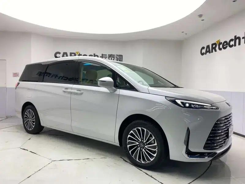 Buick GL8 PHEV 2025 Land Cruiser 1.5T First Enjoy Edition — миниатюра 3