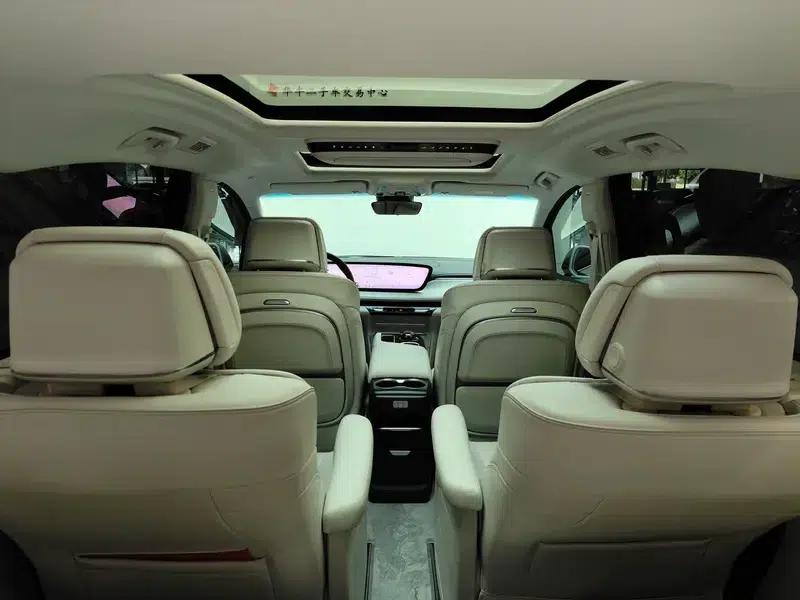 Buick GL8 PHEV 2024 Luxury 1.5T Premium Edition — миниатюра 23