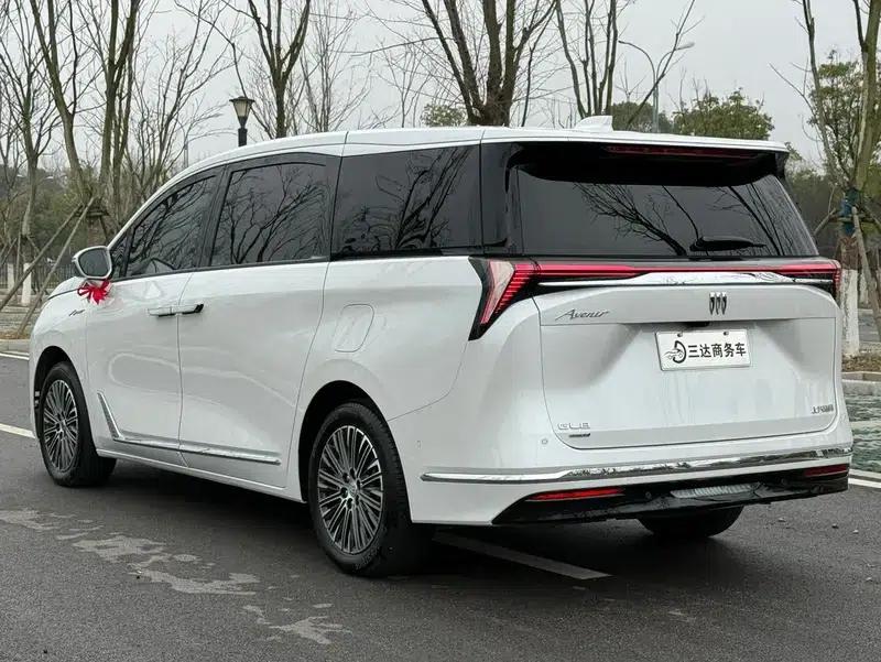 Buick GL8 PHEV 2024 Luxury Edition 1.5T 6-seat Luxury Version — миниатюра 4