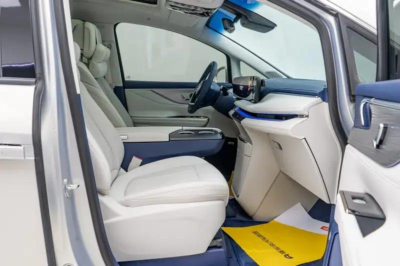 Buick GL8 PHEV 2024 Luxury Edition 1.5T 6-seat Luxury Version — миниатюра 17