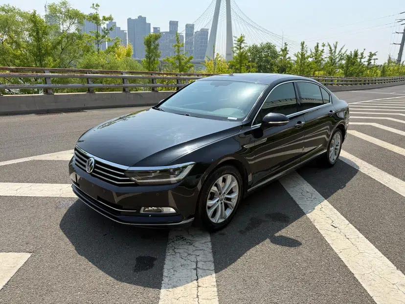 Volkswagen Magotan 2019 330TSI DSG Luxury Version China VI Standard — миниатюра 1