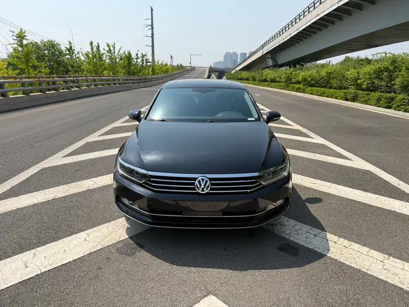 Volkswagen Magotan 2019 330TSI DSG Luxury Version China VI Standard — миниатюра 2