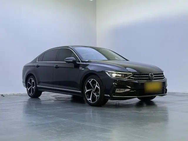 Volkswagen Magotan 2023 2 Million Units Commemorative Edition 330TSI DSG Luxury Version — миниатюра 3