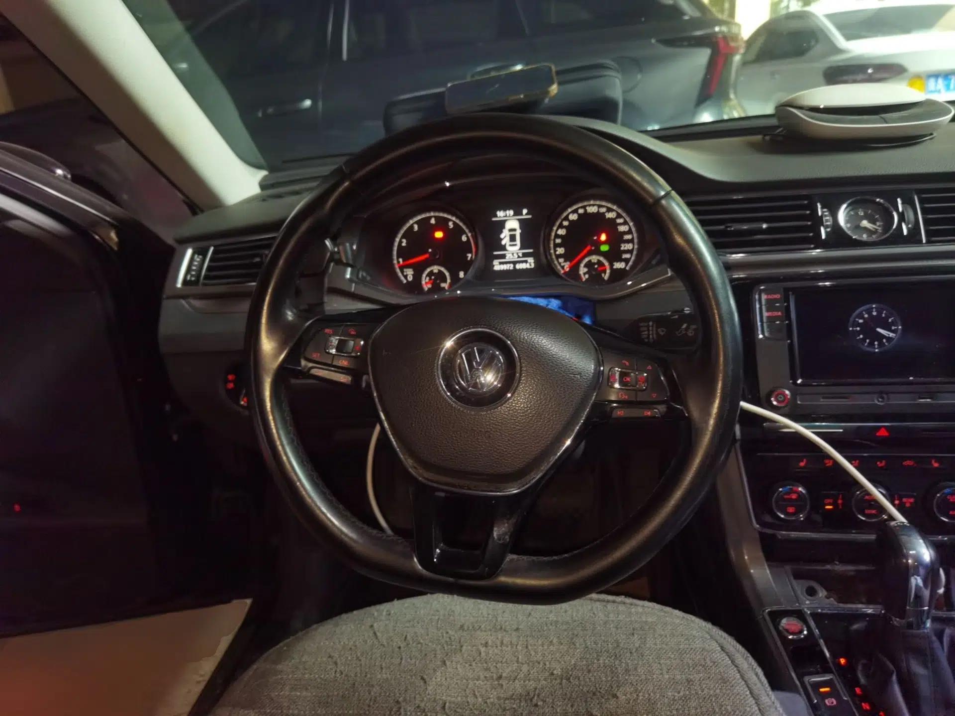 Volkswagen Passat 2017 330TSI DSG Luxury Edition — миниатюра 10