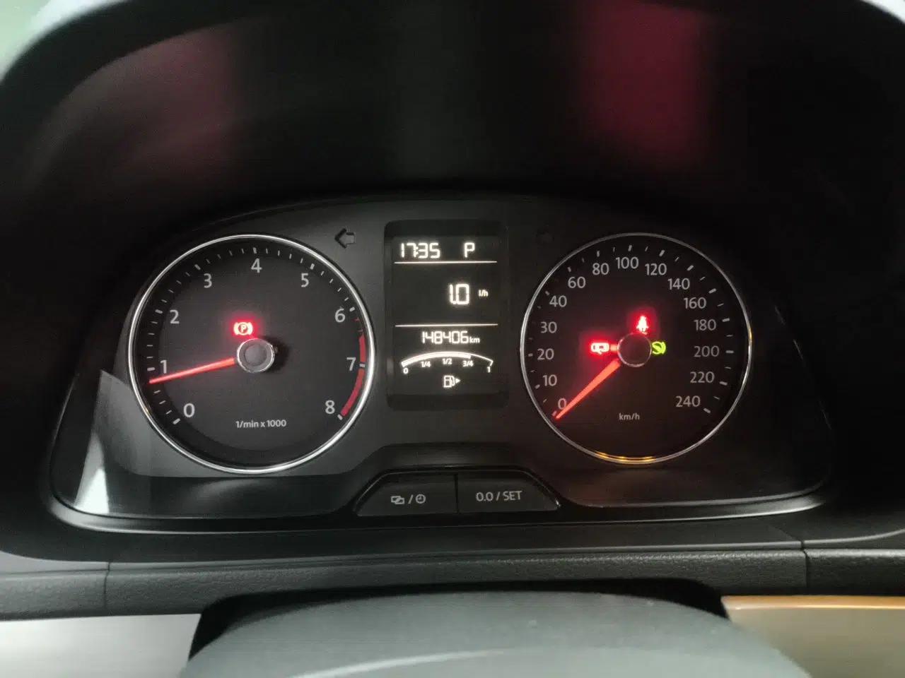 Volkswagen Lavida 2014 1.6L Automatic Sport Edition — миниатюра 11