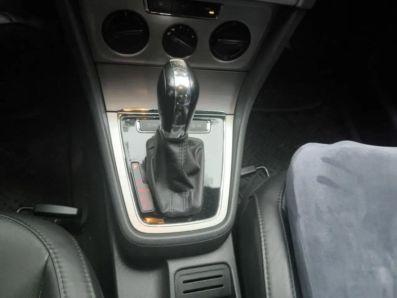 Volkswagen Lavida 2014 1.6L Automatic Sport Edition — миниатюра 14