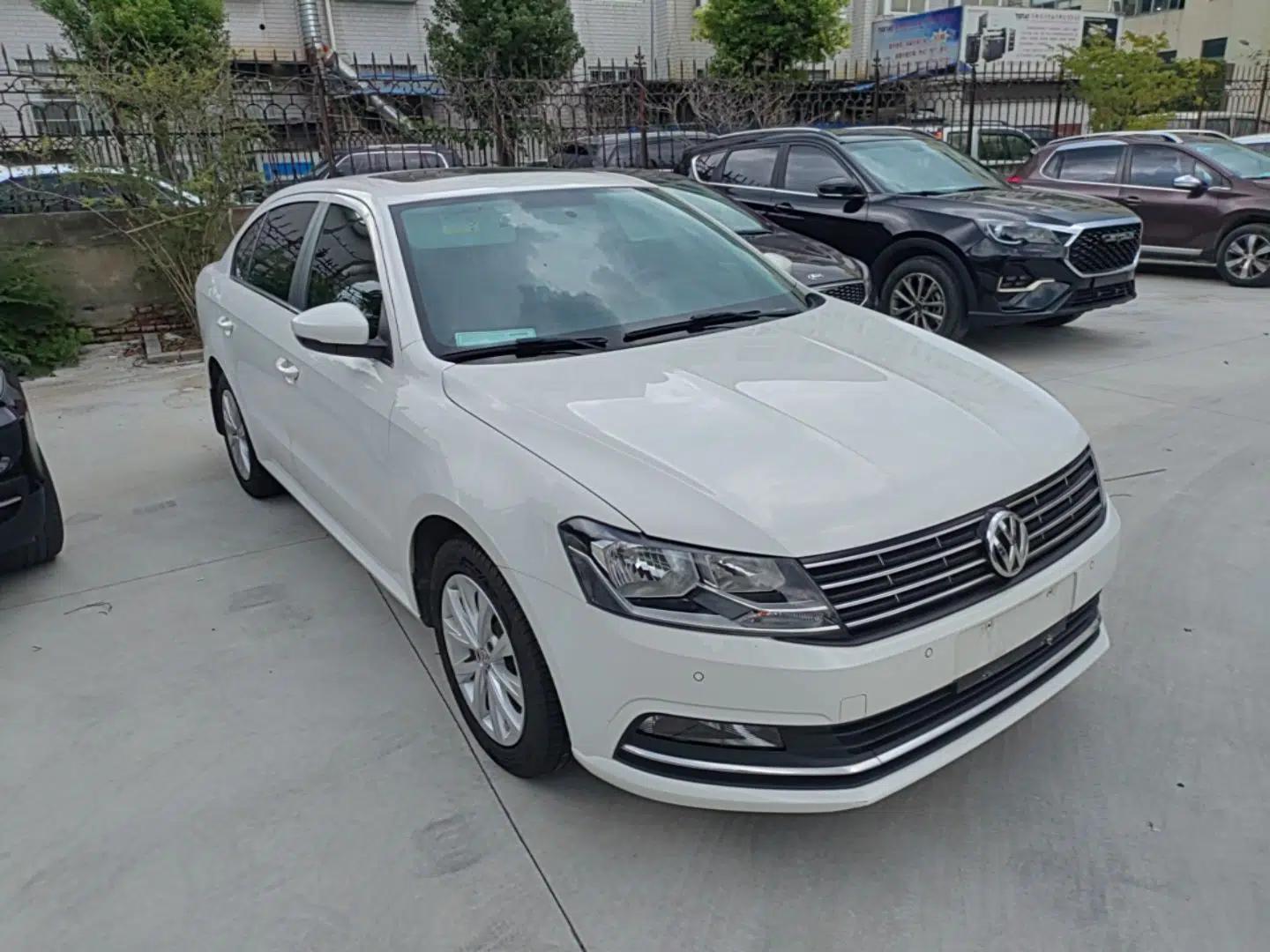 Volkswagen Lavida 2017 1.6L Automatic Comfort Edition — миниатюра 12