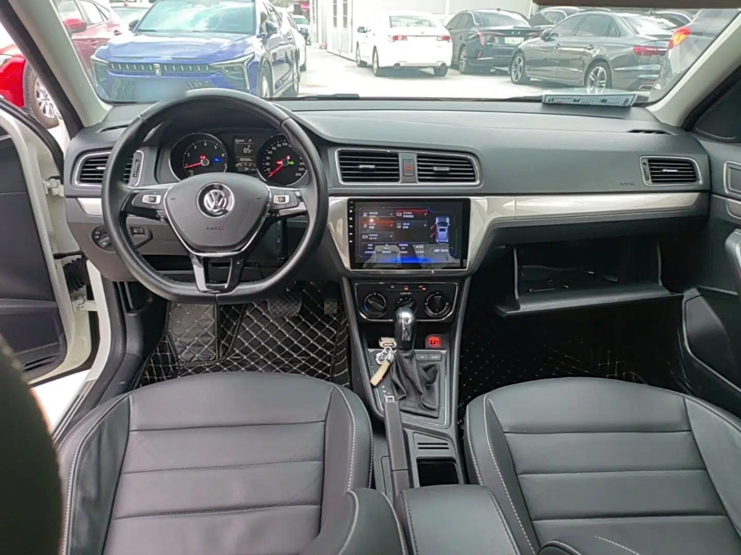 Volkswagen Lavida 2017 1.6L Automatic Comfort Edition — миниатюра 17