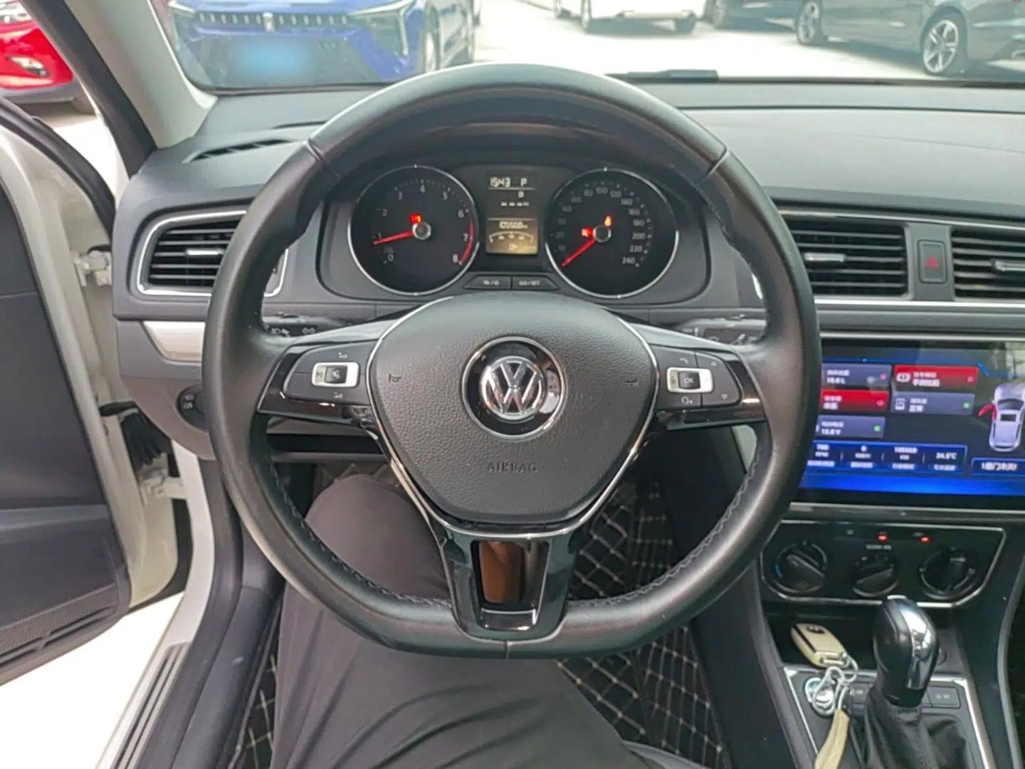 Volkswagen Lavida 2017 1.6L Automatic Comfort Edition — миниатюра 18