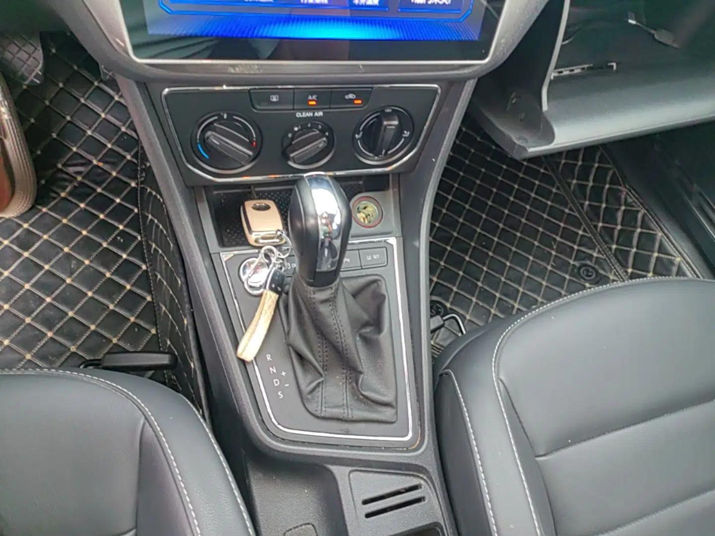Volkswagen Lavida 2017 1.6L Automatic Comfort Edition — миниатюра 21