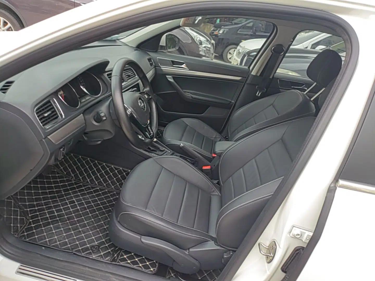 Volkswagen Lavida 2017 1.6L Automatic Comfort Edition — миниатюра 22