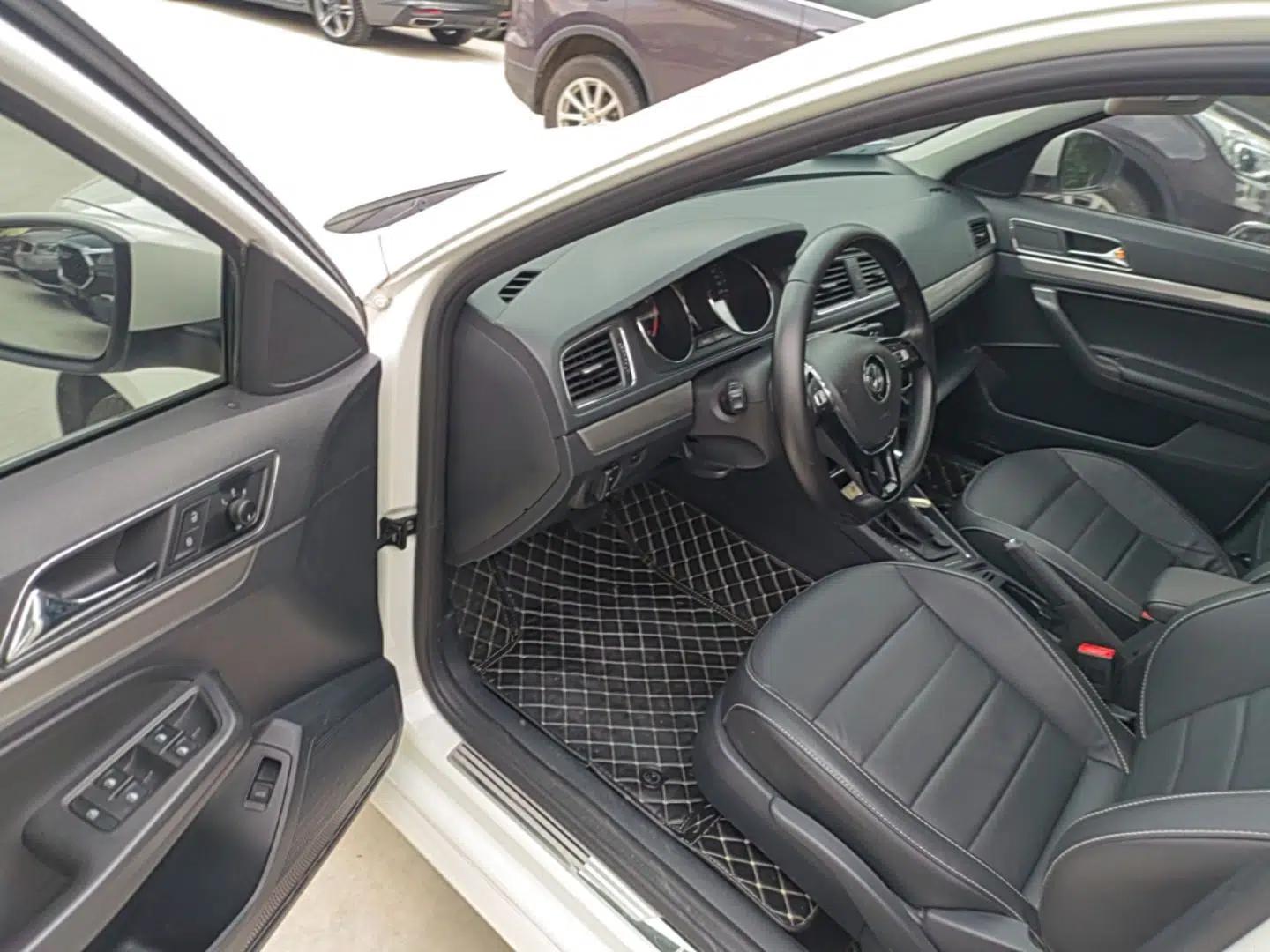 Volkswagen Lavida 2017 1.6L Automatic Comfort Edition — миниатюра 23