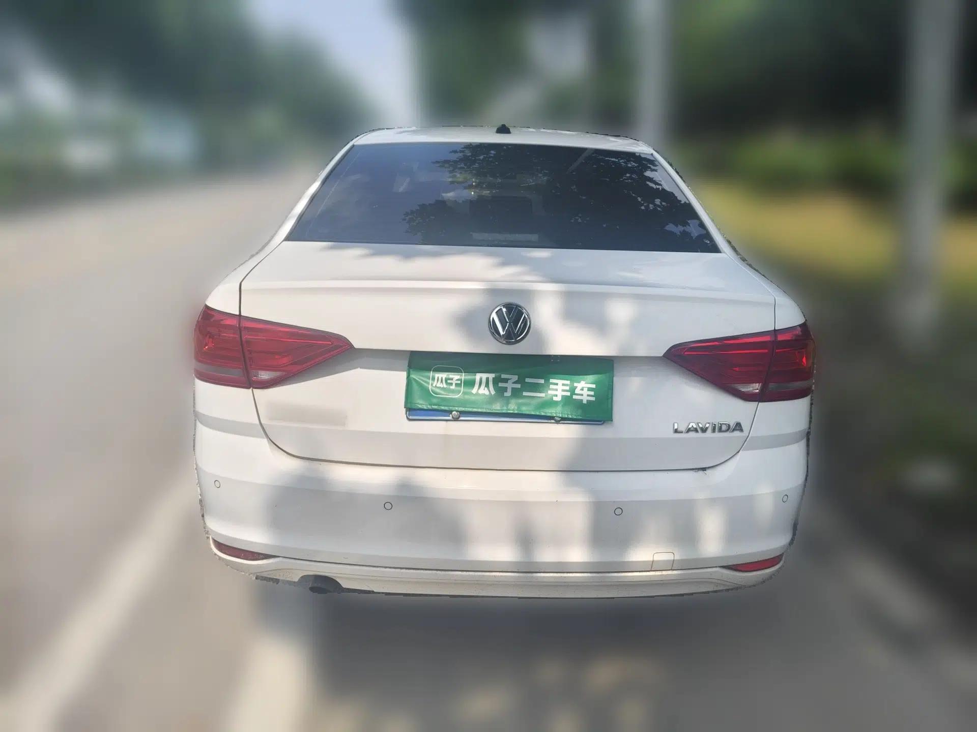 Volkswagen Lavida 2017 1.6L Automatic Fashion Edition — миниатюра 5