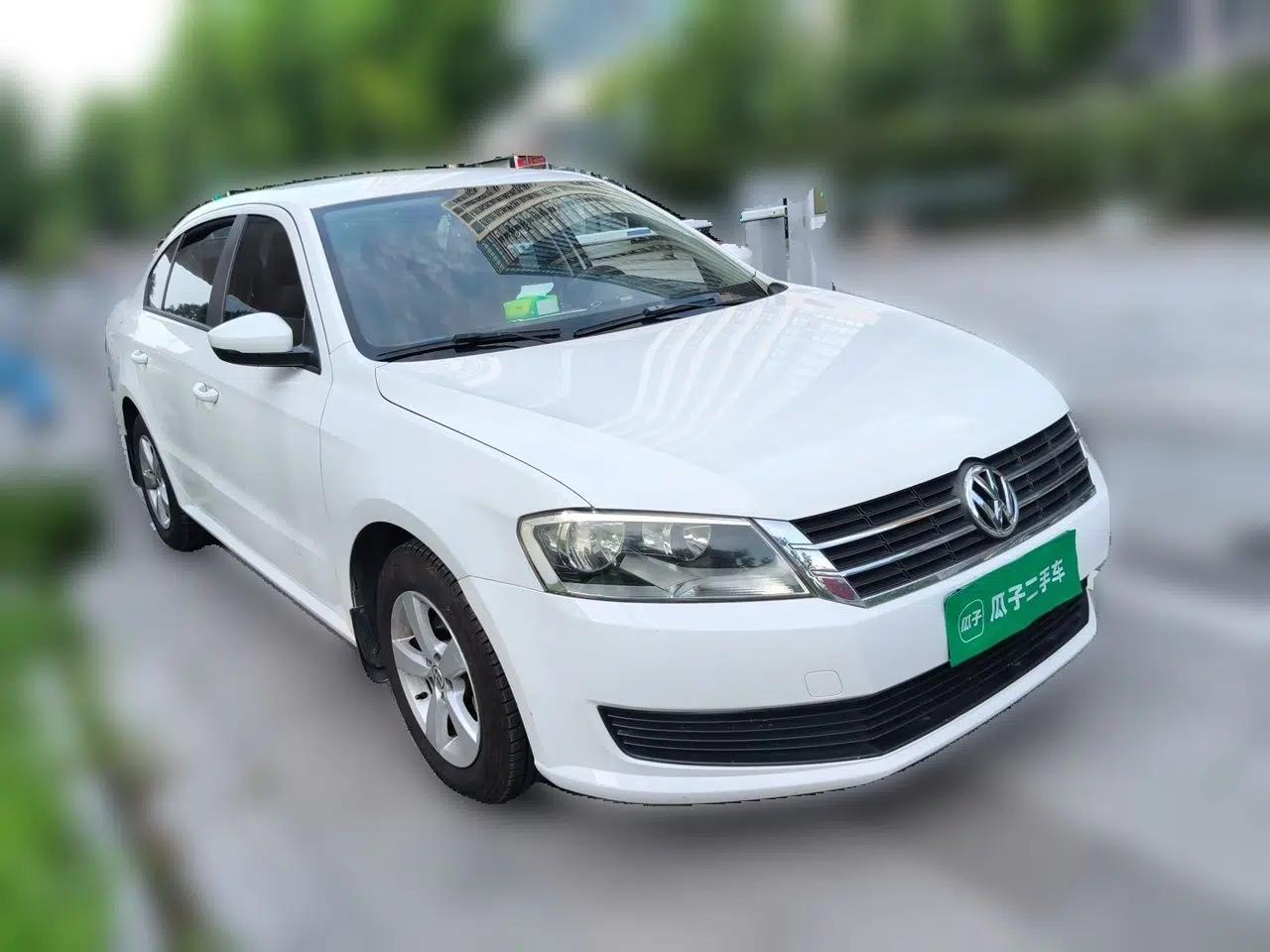Volkswagen Lavida 2013 Revised Classic 1.6L Automatic Fashion Edition — миниатюра 3