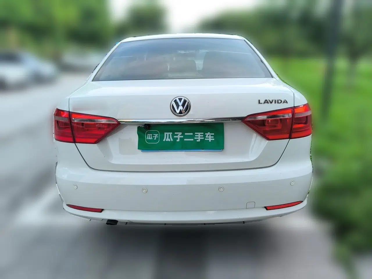 Volkswagen Lavida 2013 Revised Classic 1.6L Automatic Fashion Edition — миниатюра 5
