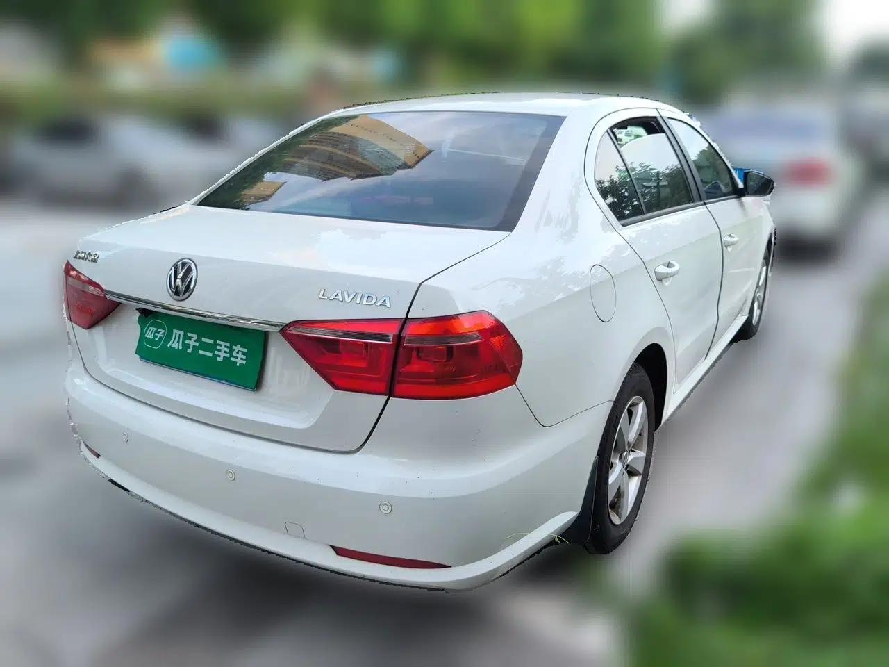 Volkswagen Lavida 2013 Revised Classic 1.6L Automatic Fashion Edition — миниатюра 6