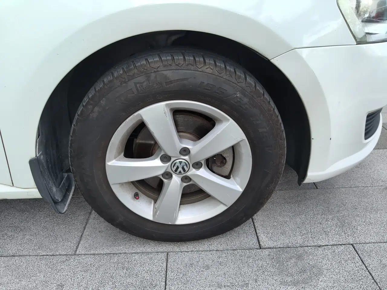 Volkswagen Lavida 2013 Revised Classic 1.6L Automatic Fashion Edition — миниатюра 8
