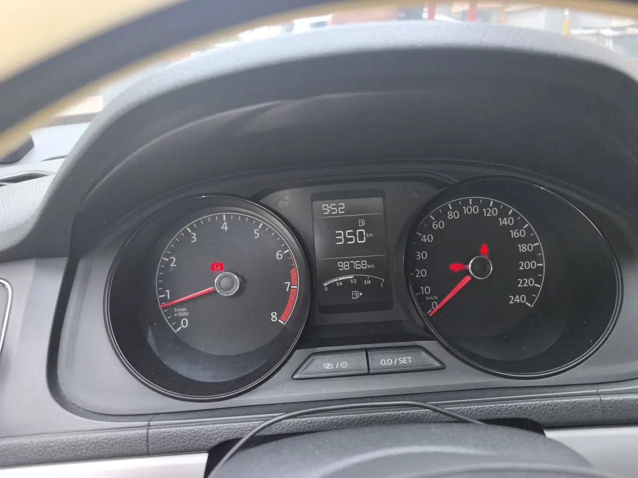 Volkswagen Lavida 2015 1.6L Manual Fashion Edition — миниатюра 11