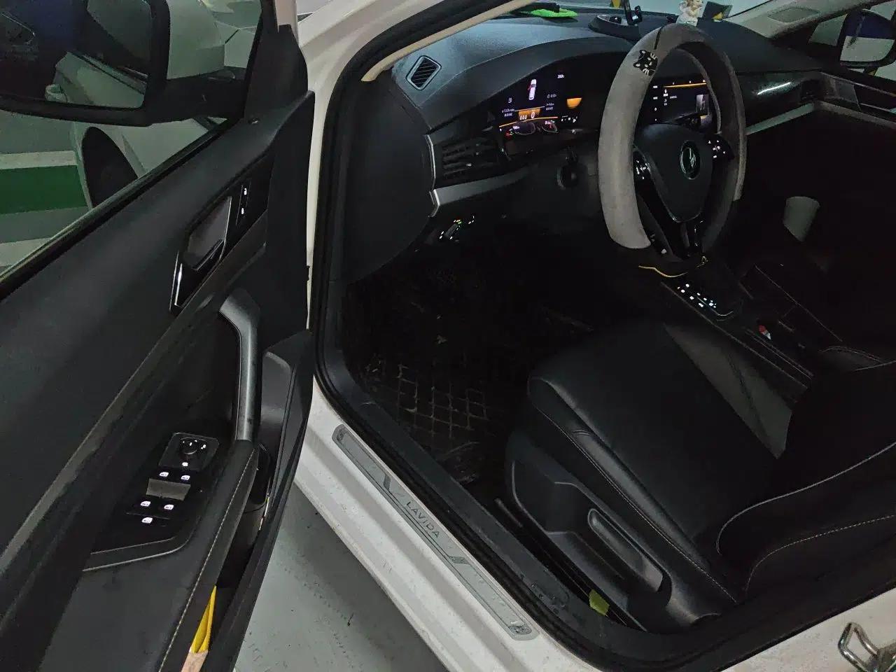 Volkswagen Lavida 2021 1.5L Automatic Comfort Edition — миниатюра 16