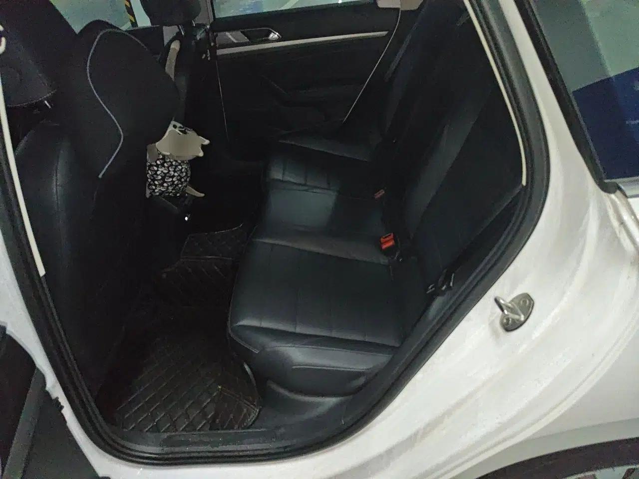 Volkswagen Lavida 2021 1.5L Automatic Comfort Edition — миниатюра 17