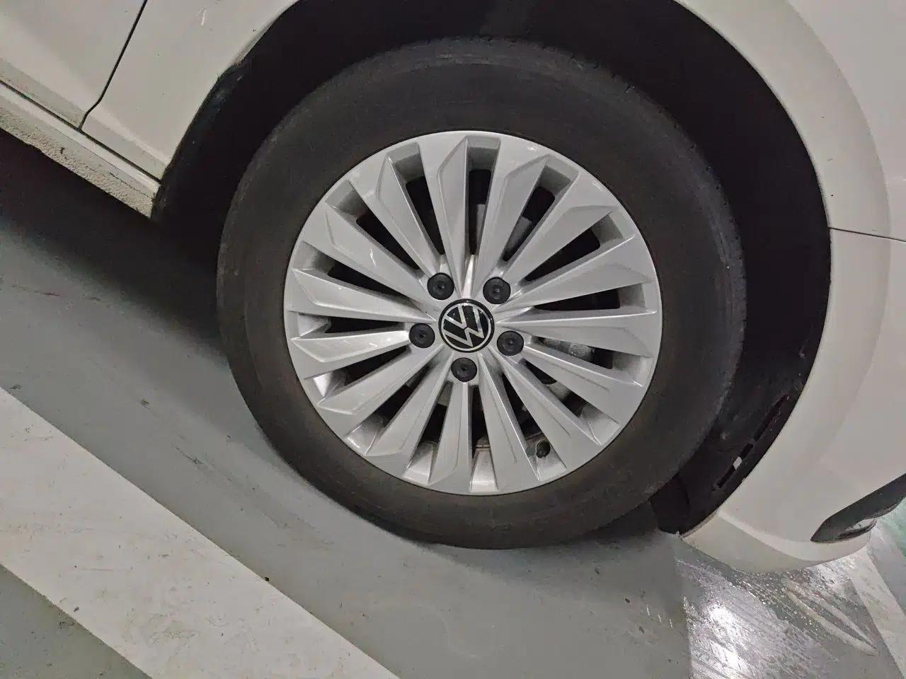 Volkswagen Lavida 2021 1.5L Automatic Comfort Edition — миниатюра 8