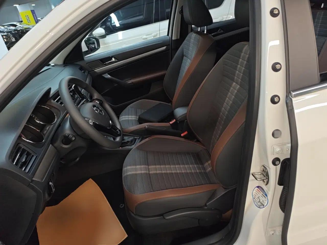 Volkswagen Lavida 2019 Lavida Start 1.5L Automatic Comfort Edition China VI Standard — миниатюра 17