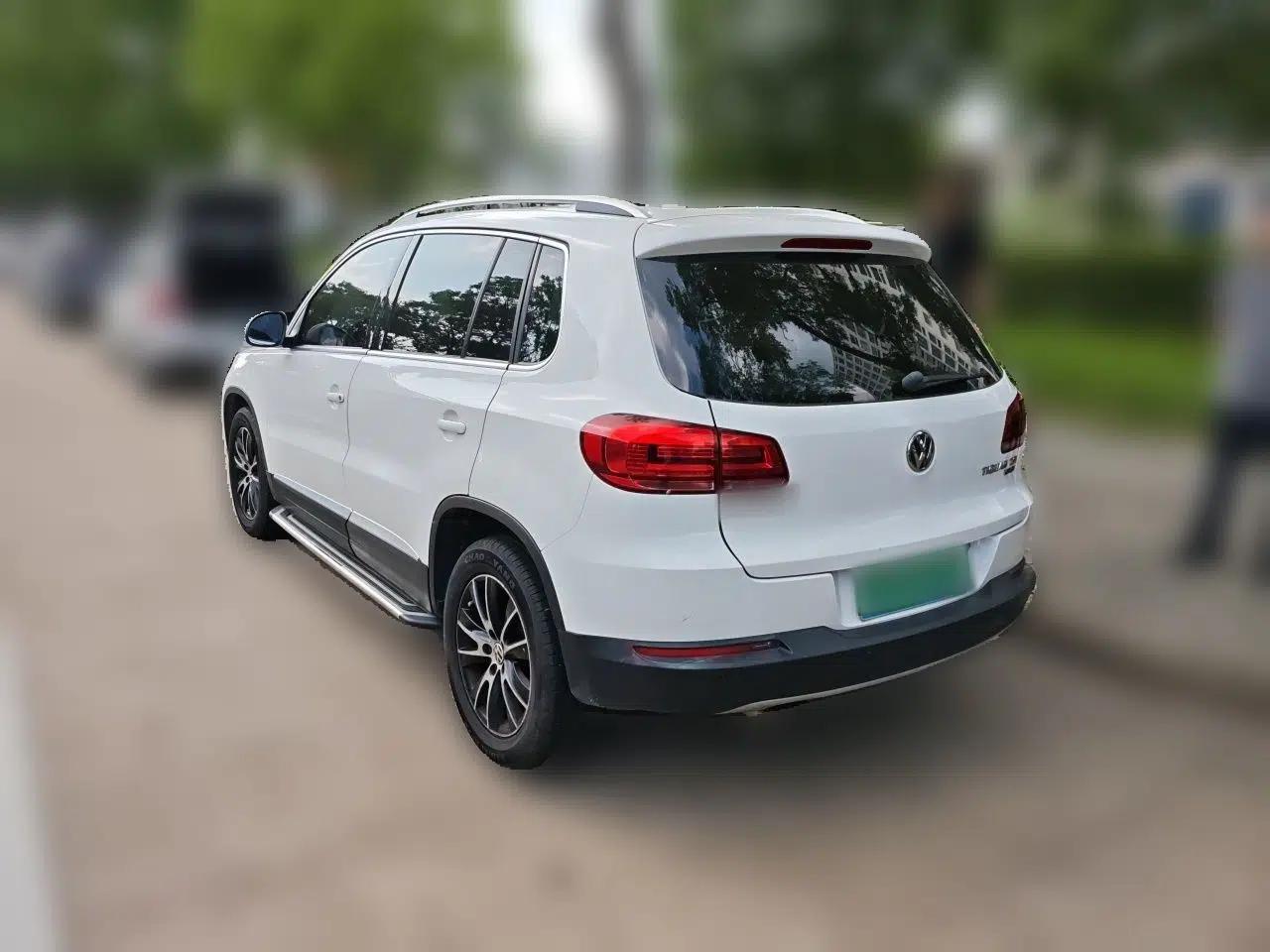 Volkswagen Tiguan 2013 1.8 TSI Automatic All-Wheel Drive Luxury Model — миниатюра 4