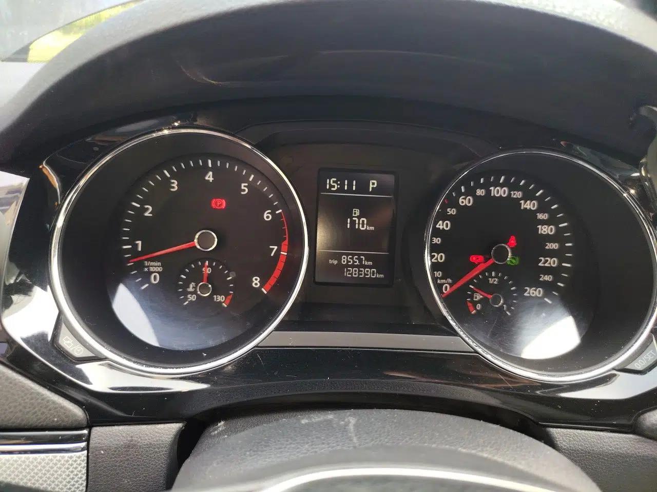Volkswagen Sagitar 2015 230TSI Automatic Comfort Version — миниатюра 11