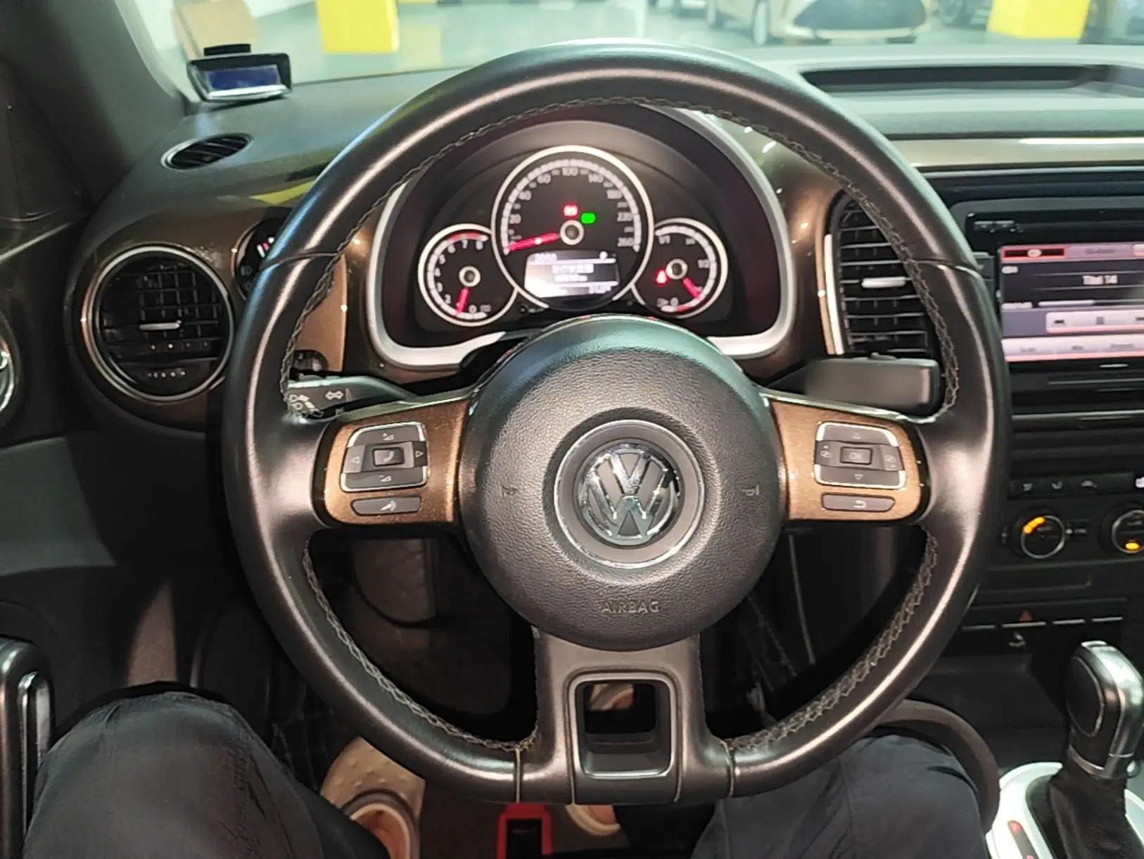 Volkswagen Beetle 2015 180TSI model — миниатюра 13