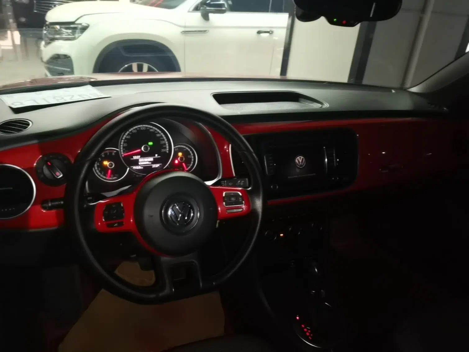 Volkswagen Beetle 2015 180TSI model — миниатюра 12