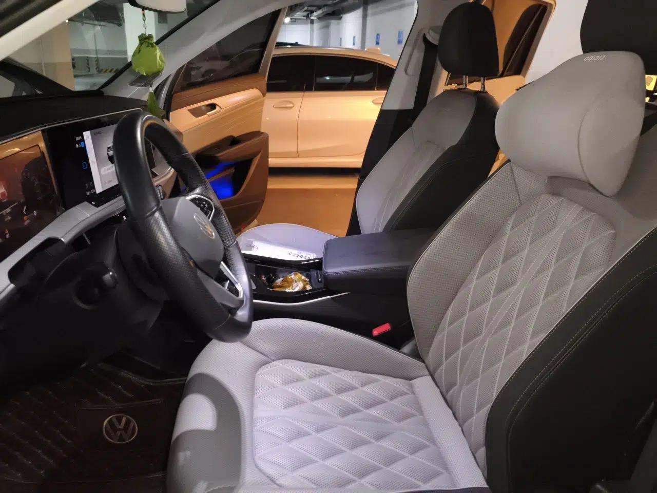 Volkswagen Tavendor 2023 380TSI Four-Wheel Drive R-Line First Edition — миниатюра 15