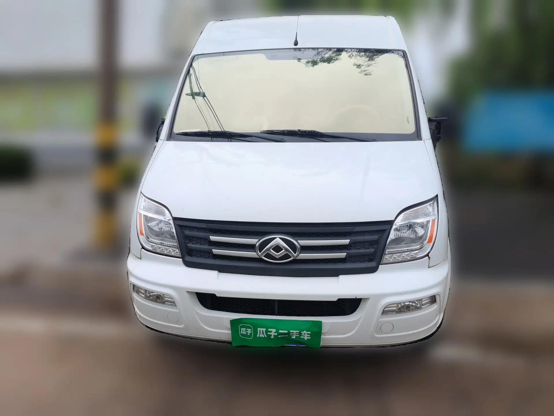 SAIC MAXUS Xintu V80 2021 2.0T AMT Classic Aoyuntong Short Wheelbase Mid-Roof 5/6-Seater — миниатюра 2