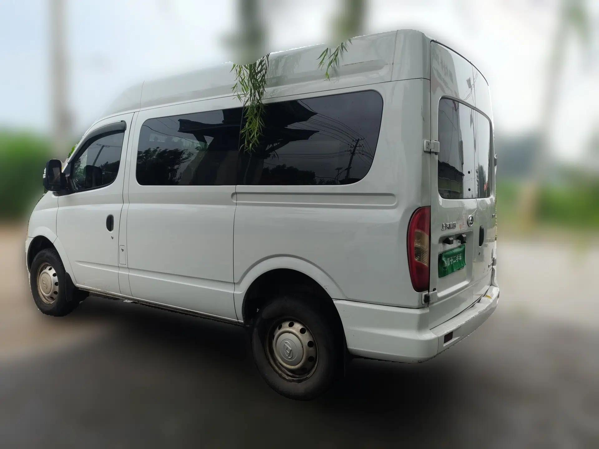 SAIC MAXUS Xintu V80 2021 2.0T AMT Classic Aoyuntong Short Wheelbase Mid-Roof 5/6-Seater — миниатюра 4