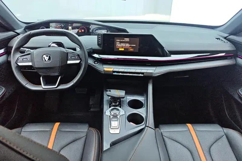 Changan UNI-V 2024 1.5T Premium Edition — миниатюра 12